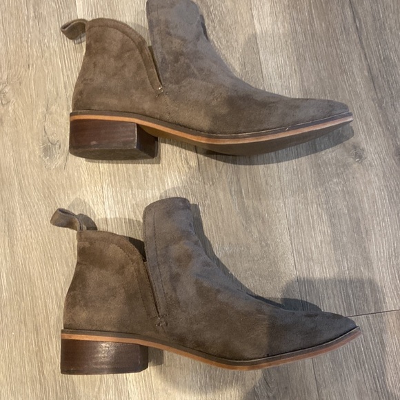 Steve Madden Flutter Boots - Picture 4 of 10